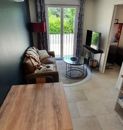 Apartment Le Nid'isle - Stationnement Prive Gratuit - Wi-fi Performant - Climatisation L'Isle-sur-la-Sorgue