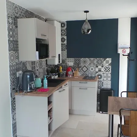 Apartment Le Nid'isle - Stationnement Prive Gratuit - Wi-fi Performant - Climatisation L'Isle-sur-la-Sorgue